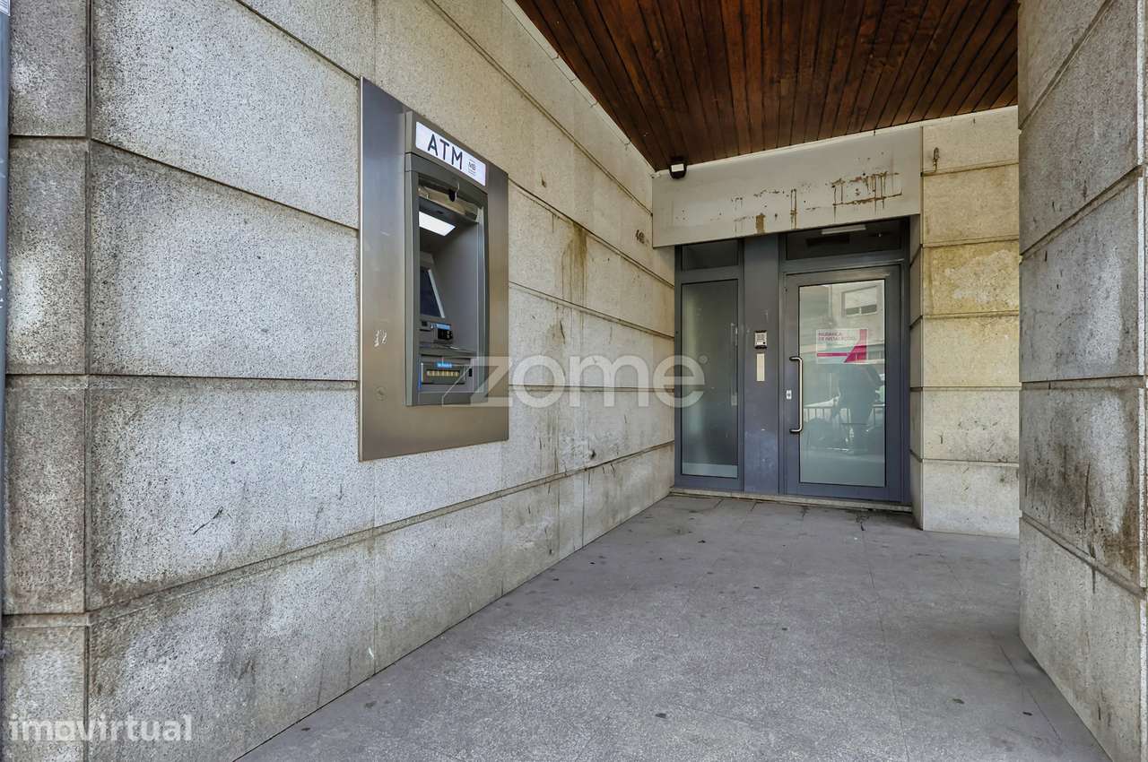 Vende-se loja 338m2 na rua Dr. Joaquim Manuel Costa em Valbom Gondomar - Grande imagem: 5/34