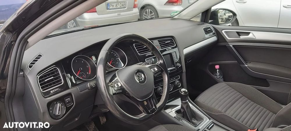 Volkswagen Golf - 9