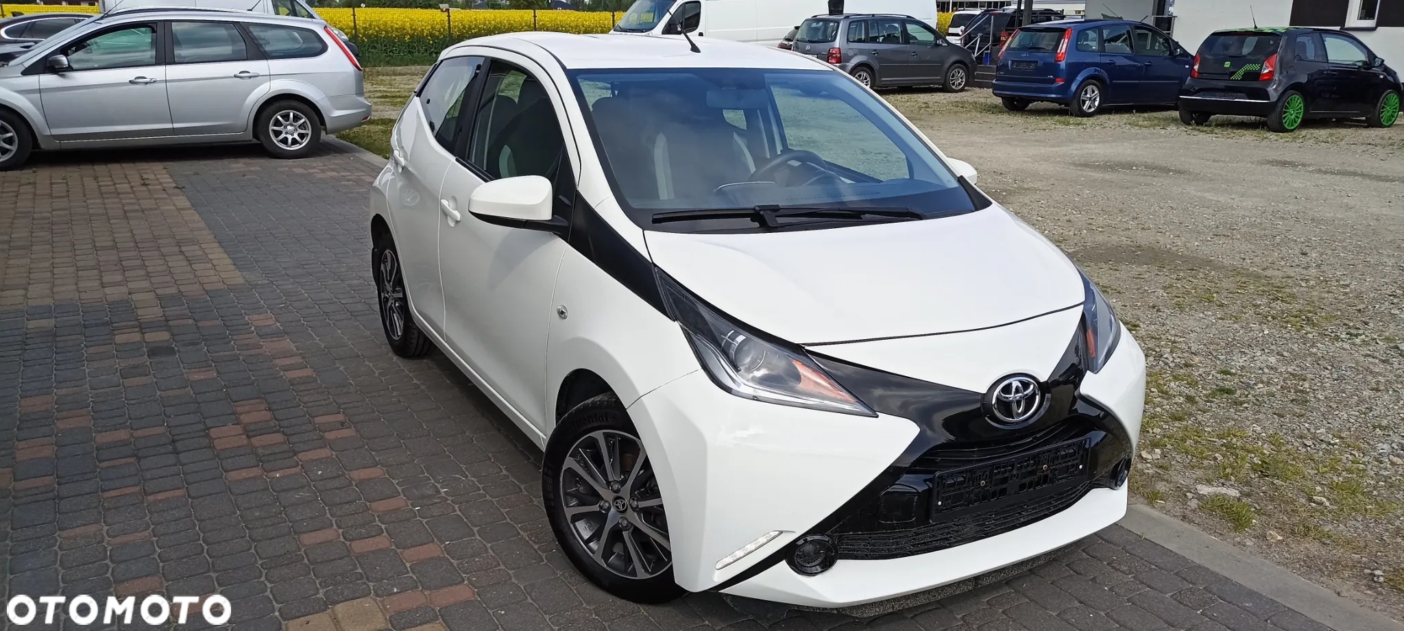 Toyota Aygo x-play touch - 2