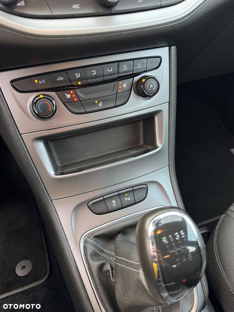 Opel Astra 1.4 Turbo 120 Jahre - 18