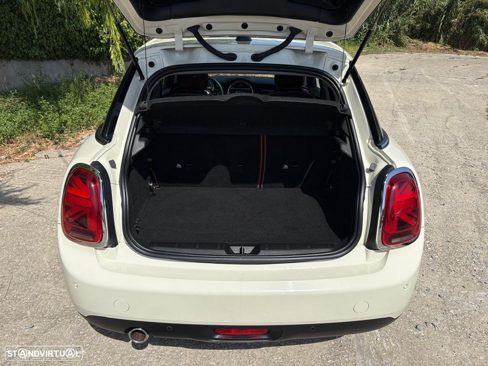 MINI 5 Portas Cooper D Aut. - 32