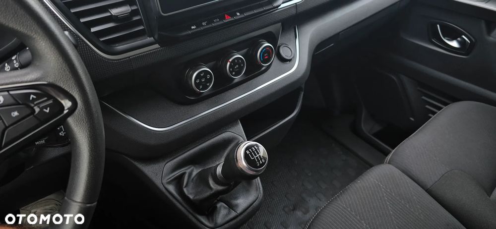 Renault Trafic - 25