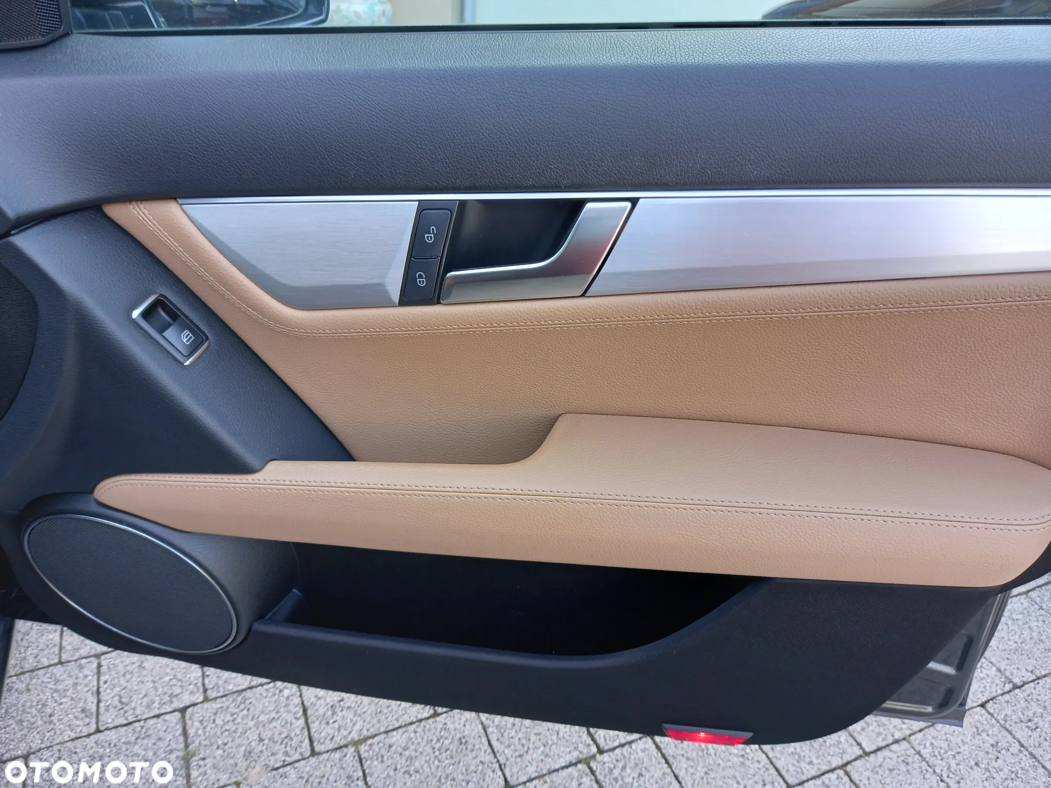 Mercedes-Benz Klasa C 250 CGI BlueEff Avantgarde - 34