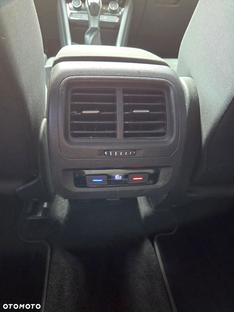 Volkswagen Touran 2.0 TDI SCR UNITED - 20
