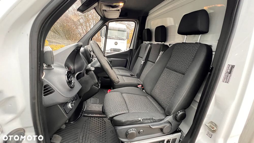 Mercedes-Benz Sprinter - 15