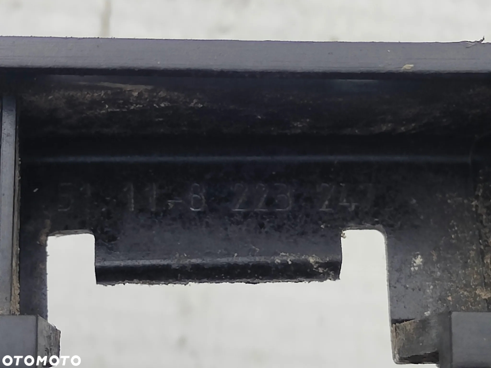BMW E65 E66 Ślizg zderzaka przedniego lewy 8223247 - 4