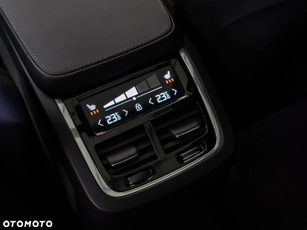 Volvo XC 90 B5 D AWD Ultimate Dark - 23