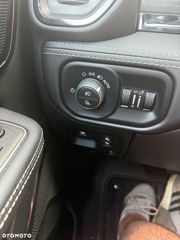 Dodge RAM 5.7 4x4 - 15