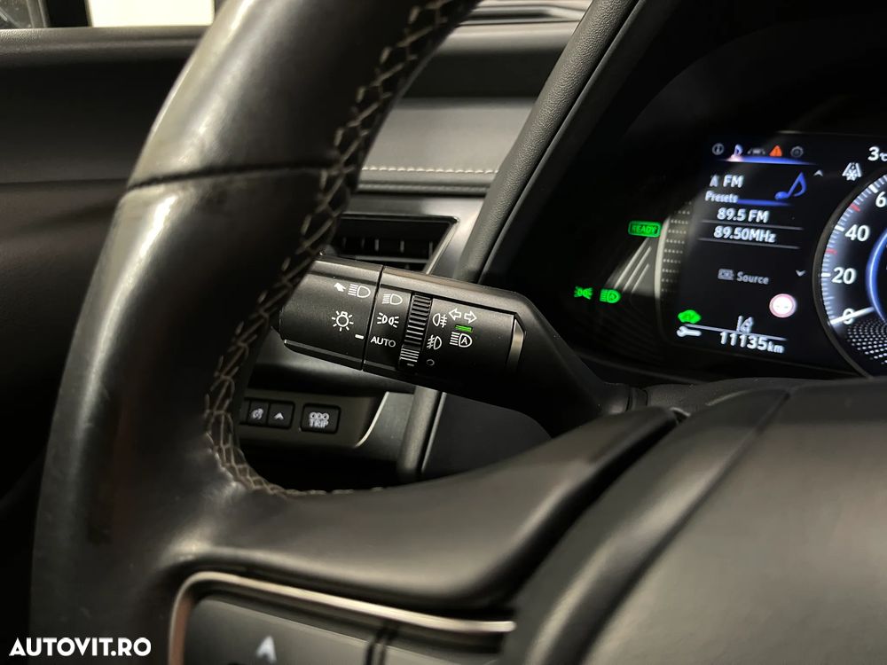 Lexus UX 250h FWD Business - 18