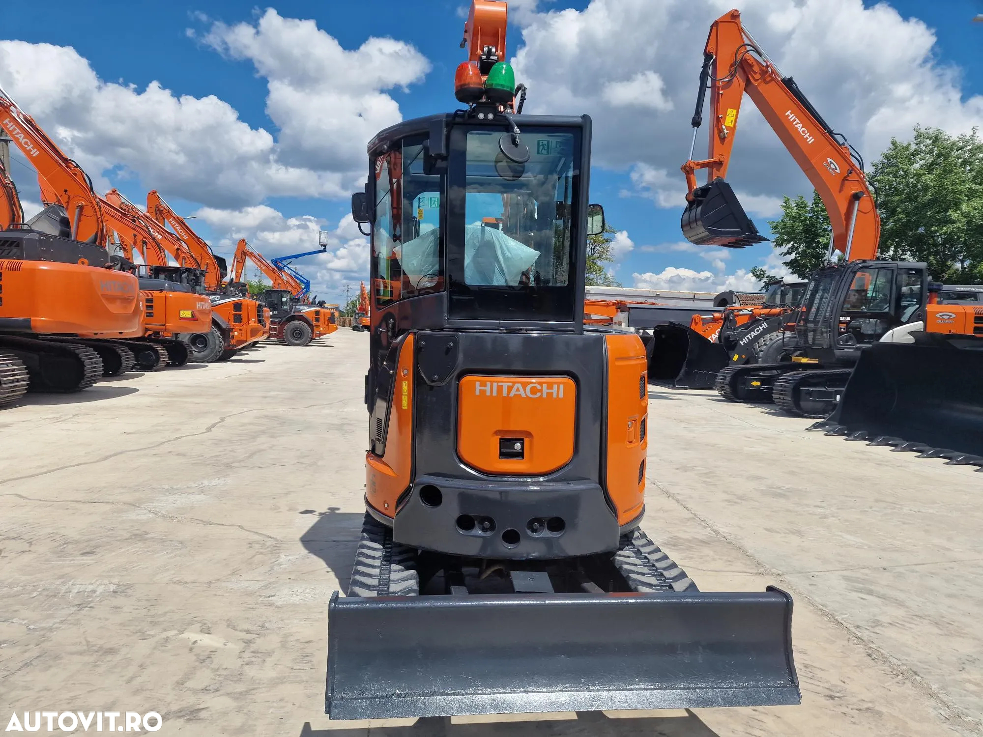 Hitachi ZX33, 3,7 tone, 2023/05, 1.163h, CUPLA RAPIDA+3 CUPE NOI, Senile 80% bune, Instalatia de picon pe brate, Sistem antifurt, Aer conditioinat, adanc sapare 4mc, ridica tevi de 2,5tone, STARE FOARTE BUNA< CA NOU, posibilitate leasing 4 ani-36900 EUR+Tva - 33