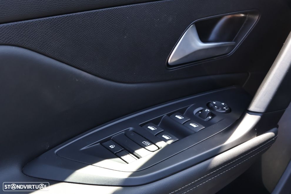 Peugeot 408 1.6 Hybrid Allure e-EAT8 - 16
