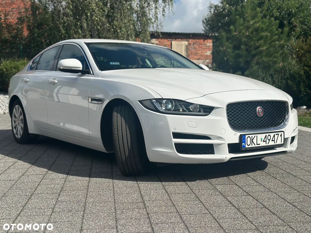 Jaguar XE 2.0 D Prestige - 4