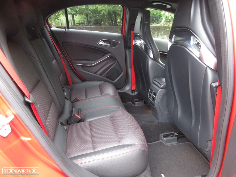 Mercedes-Benz A 45 AMG 4-Matic - 35