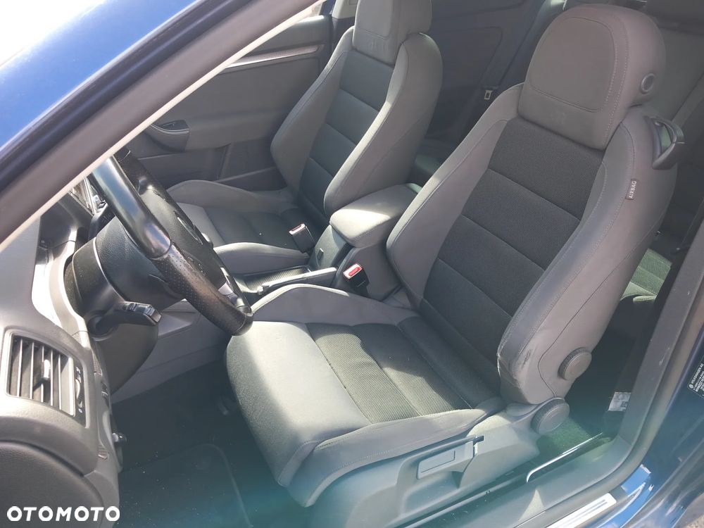 Volkswagen Golf 1.9 TDI DSG GT Sport - 26