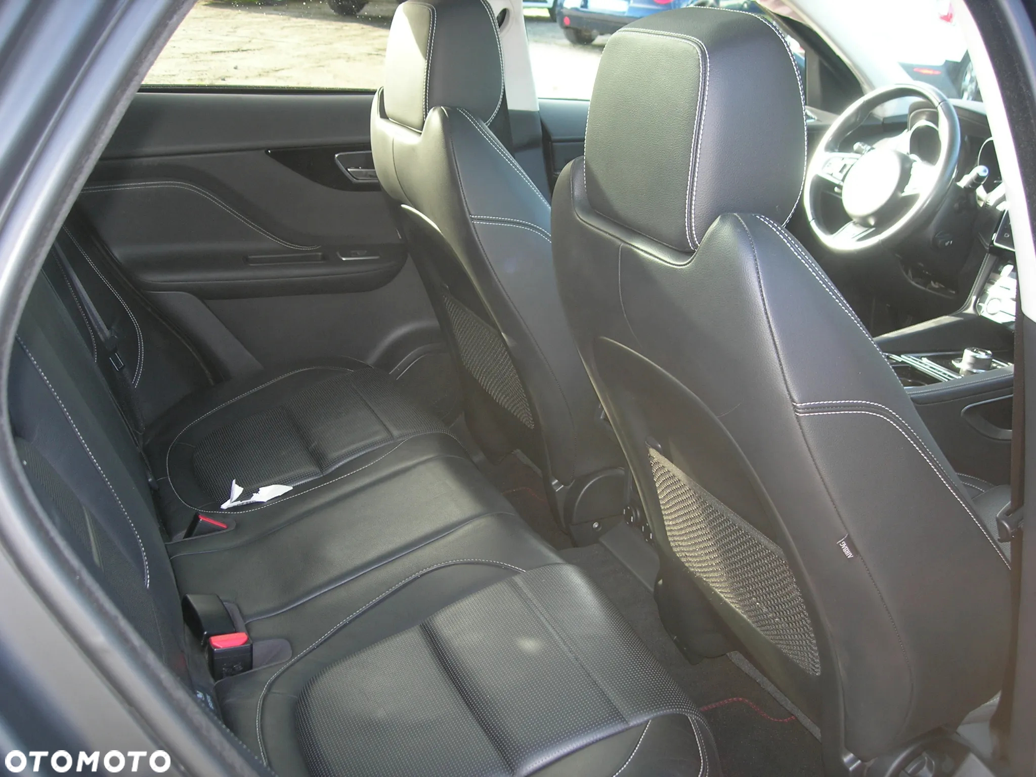 Jaguar F-Pace 30d AWD R-Sport - 26