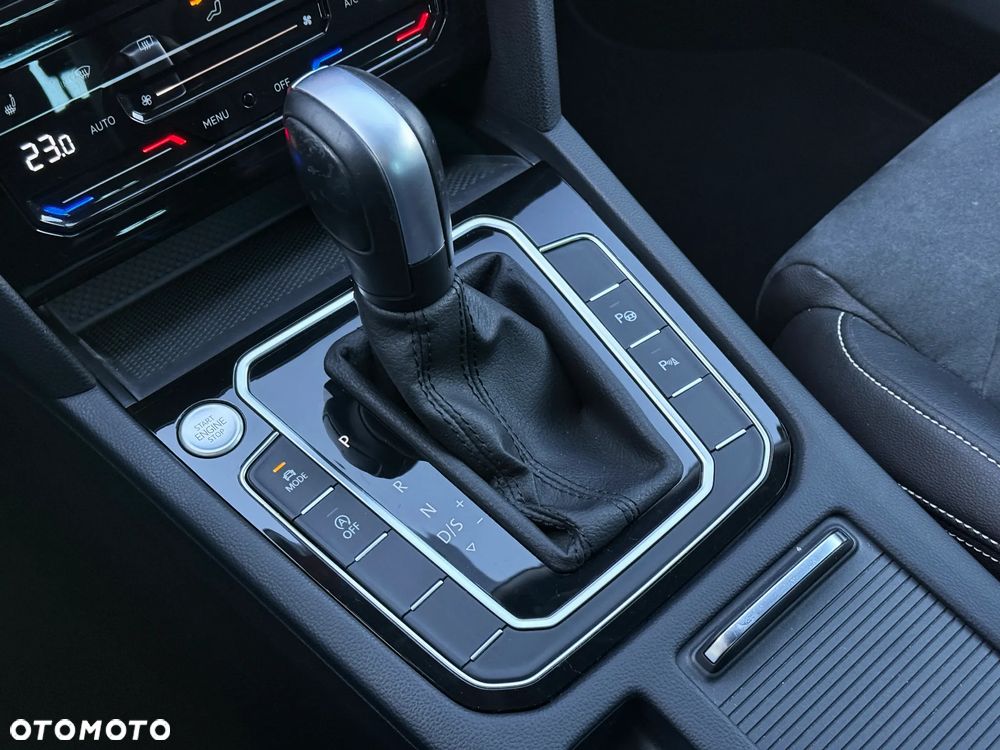 Volkswagen Passat 2.0 TSI Elegance DSG - 23