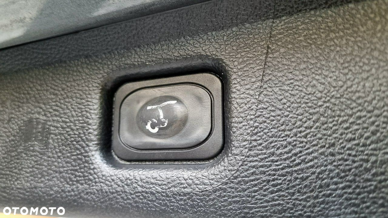 Ford S-Max - 32