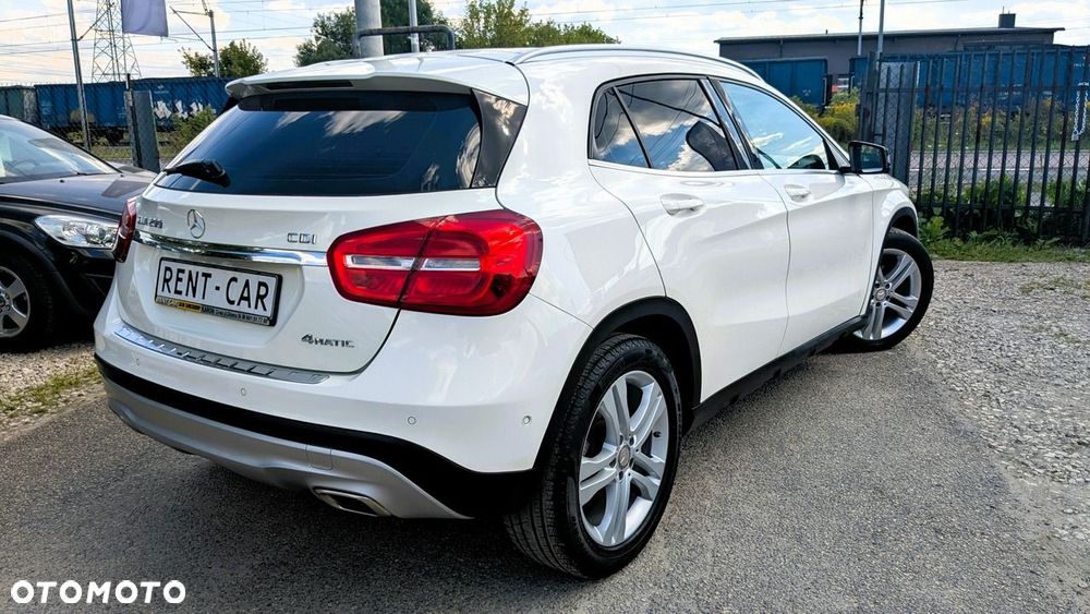 Mercedes-Benz GLA 200 d 4-Matic - 13