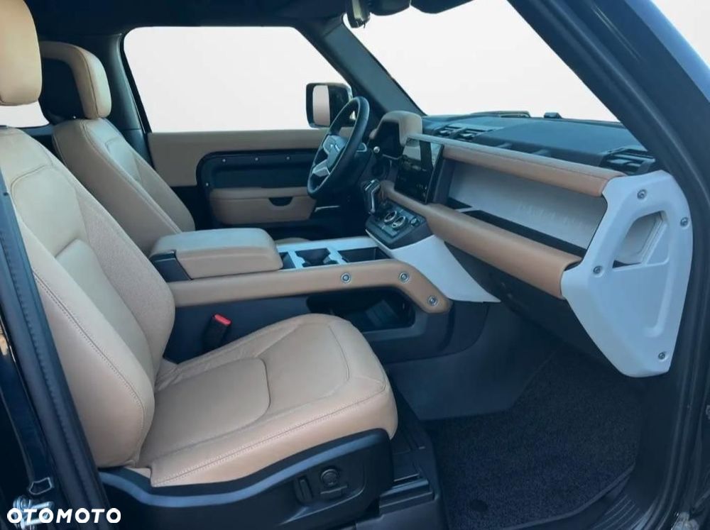 Land Rover Defender - 7