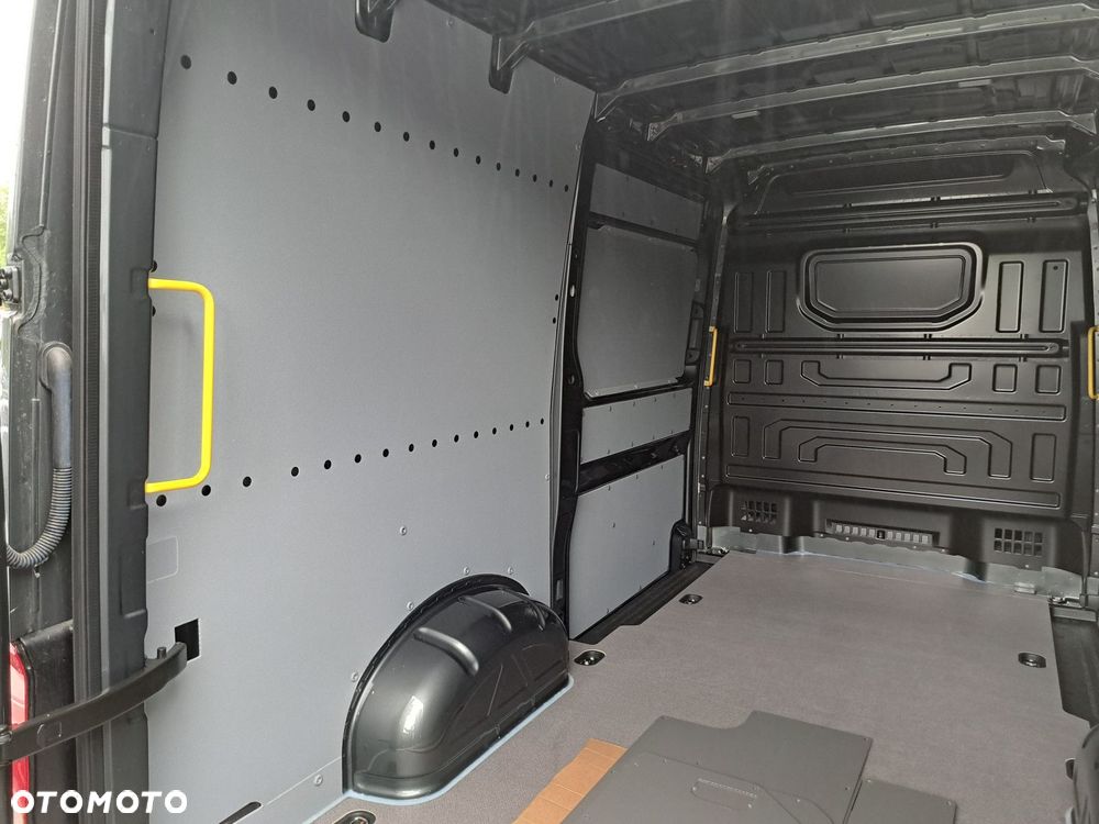 Volkswagen Crafter - 11