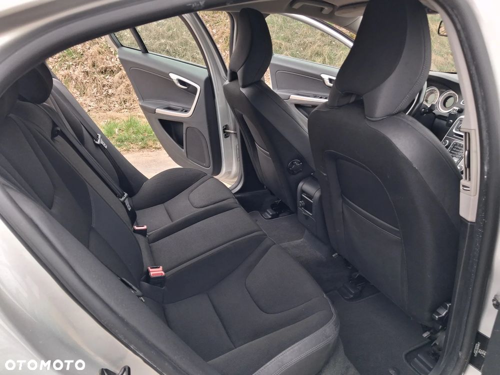 Volvo S60 D2 Edition - 9