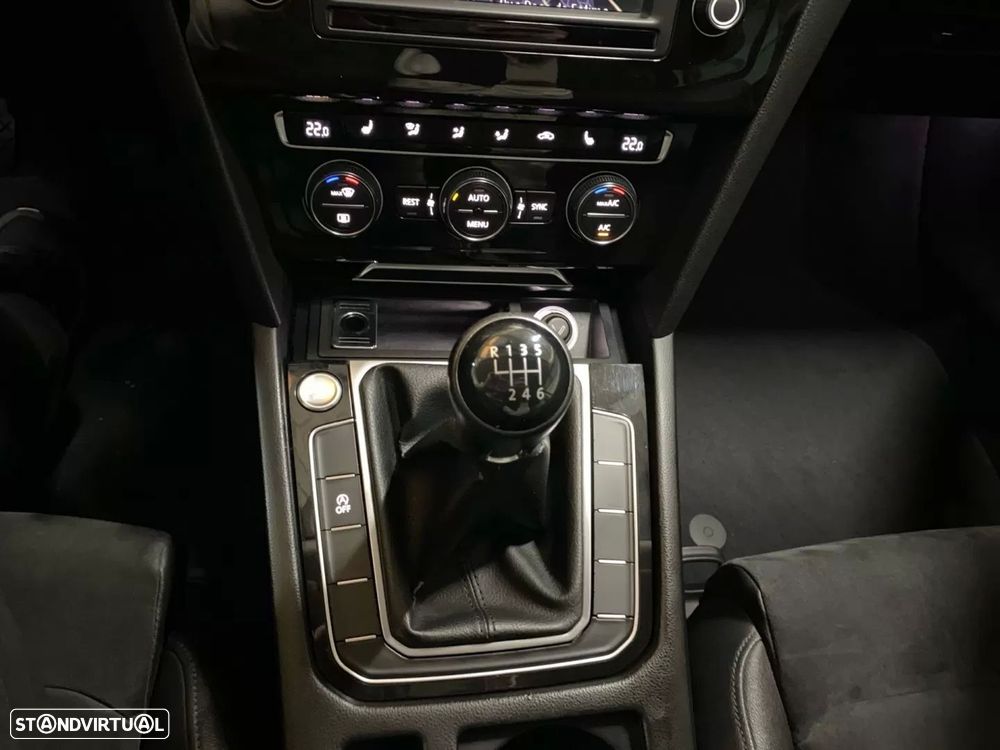 VW Passat Variant 2.0 TDi Confortline - 14