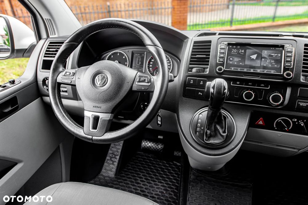 Volkswagen Caravelle - 8
