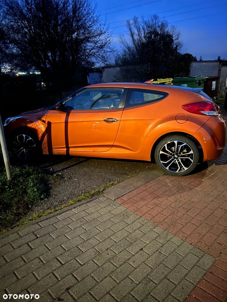 Hyundai Veloster 1.6 GDI Premium - 17