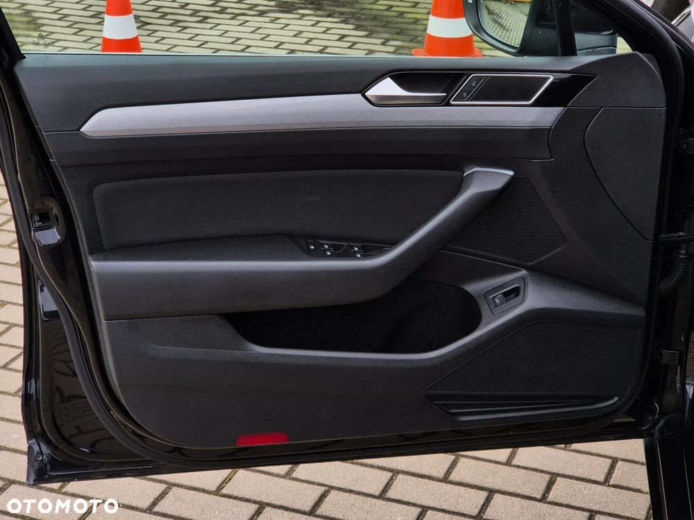 Volkswagen Passat 2.0 TSI Business DSG - 17