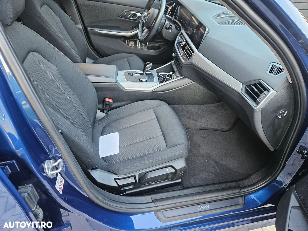 BMW Seria 3 320i xDrive AT - 12