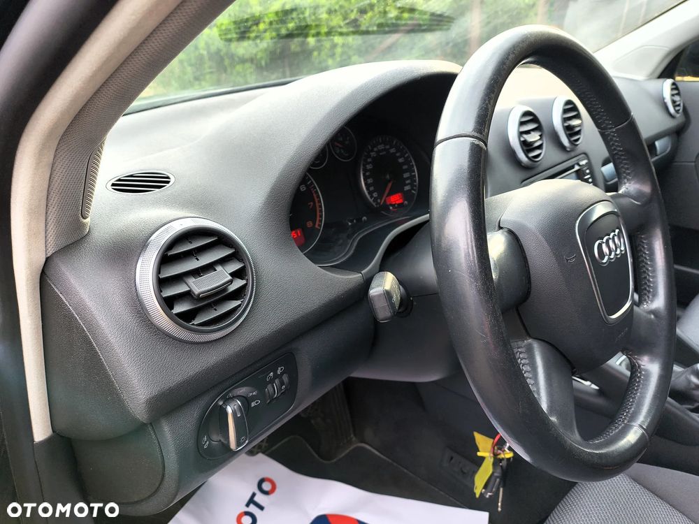 Audi A3 Sportback 1.4 TFSI Ambiente - 8
