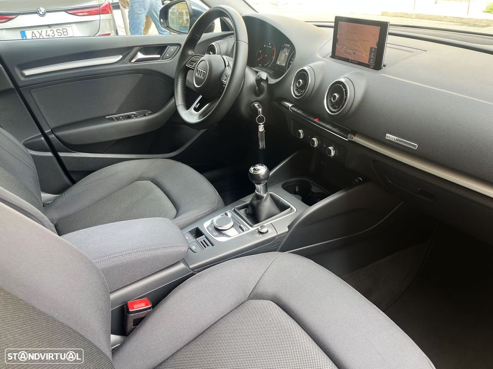 Audi A3 Sportback 1.6 TDI Design - 13