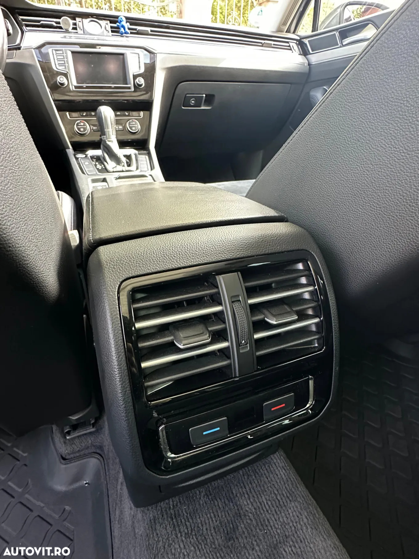 Volkswagen Passat 2.0 TDI DSG Highline - 30