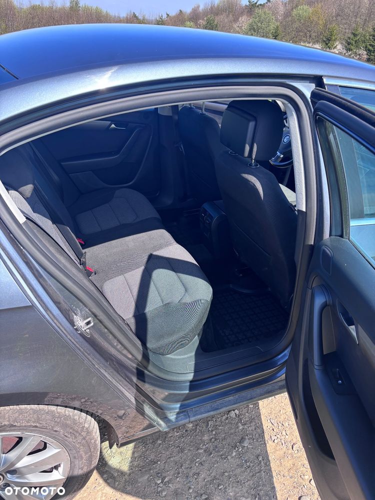 Volkswagen Passat 1.6 TDI DPF BlueMotion Technology Comfortline - 21