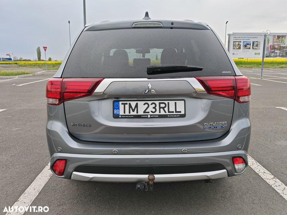 Mitsubishi Outlander 2.0 4WD - 5