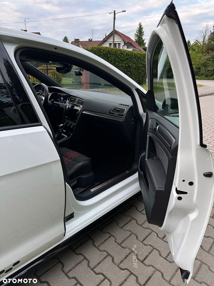 Volkswagen Golf - 11