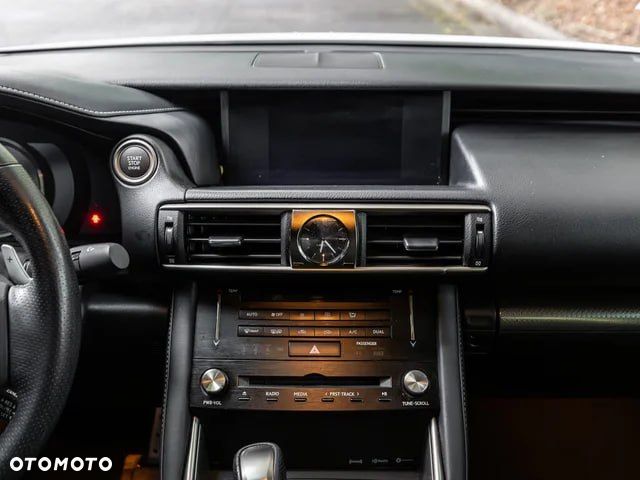 Lexus IS 200t / 300 F Sport - 10