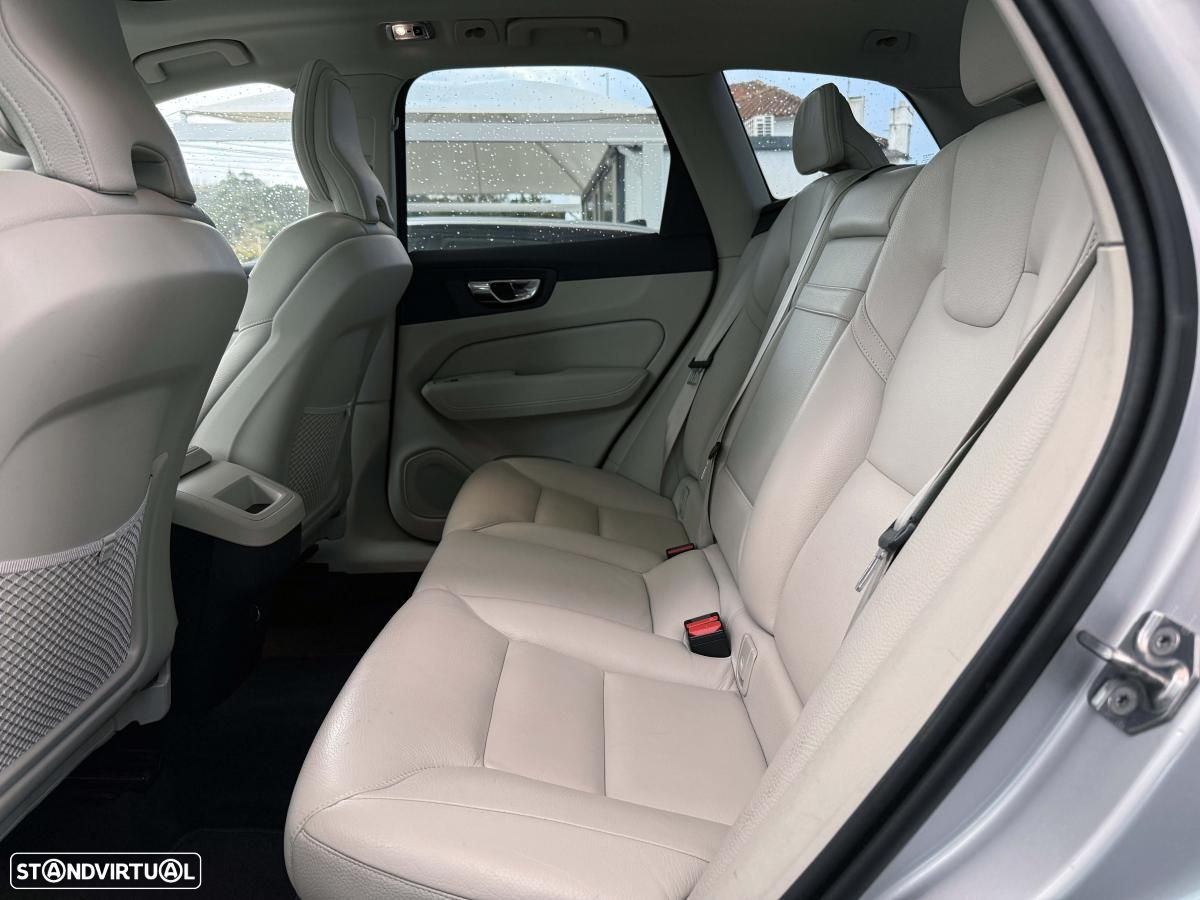 Volvo XC 60 2.0 D4 Momentum Plus Geartronic - 20