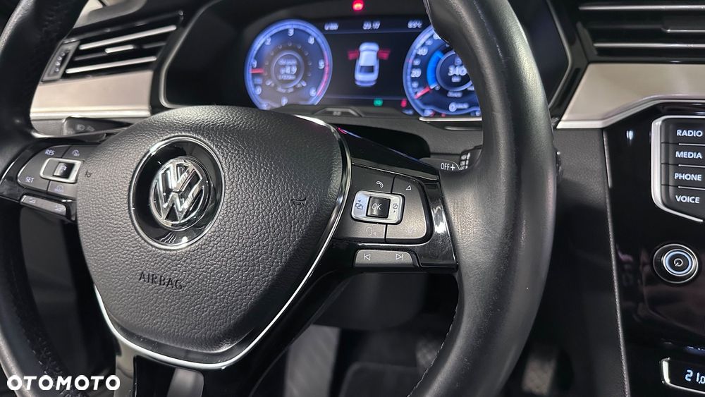 Volkswagen Passat 2.0 TDI SCR Highline DSG - 13