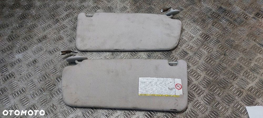 OSŁONA PRZECIWSŁONECZNA LEWA +  PRAWA TOYOTA COROLLA VERSO II - 2