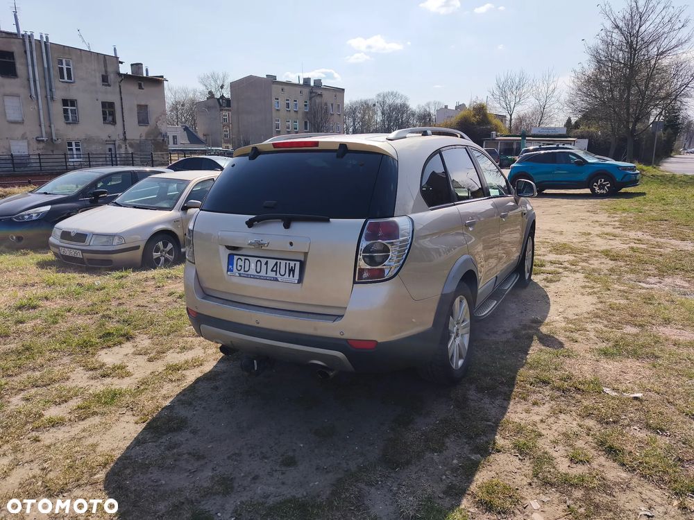 Chevrolet Captiva 2.2 D LTZ - 4