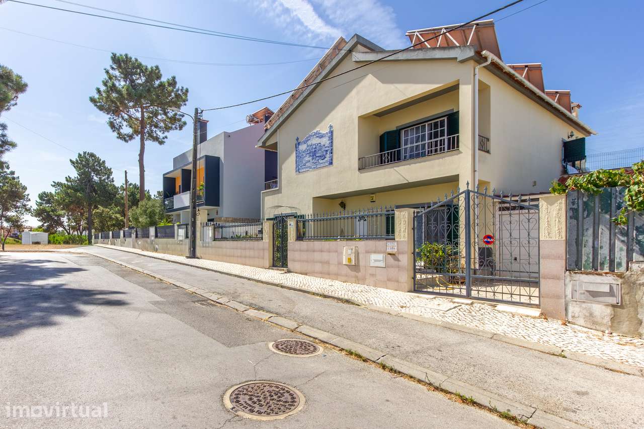 Moradia Bifamiliar com 2 Apartamentos T1 para Habitação e Rendimento - Grande imagem: 2/49