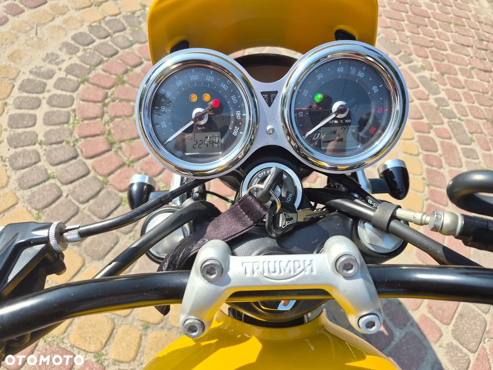 Triumph Street Twin - 11