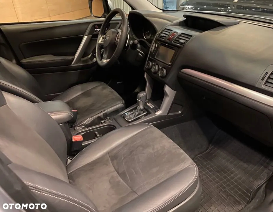 Subaru Forester 2.0XT Platinum Lineartronic - 12