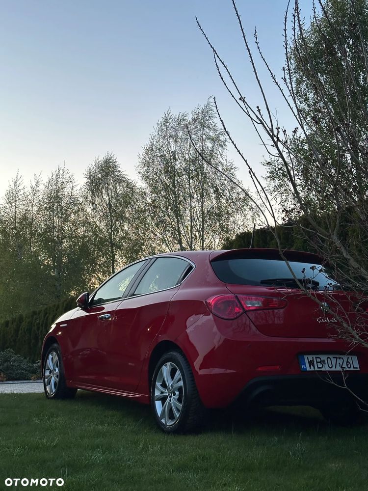 Alfa Romeo Giulietta 2014 photo 2