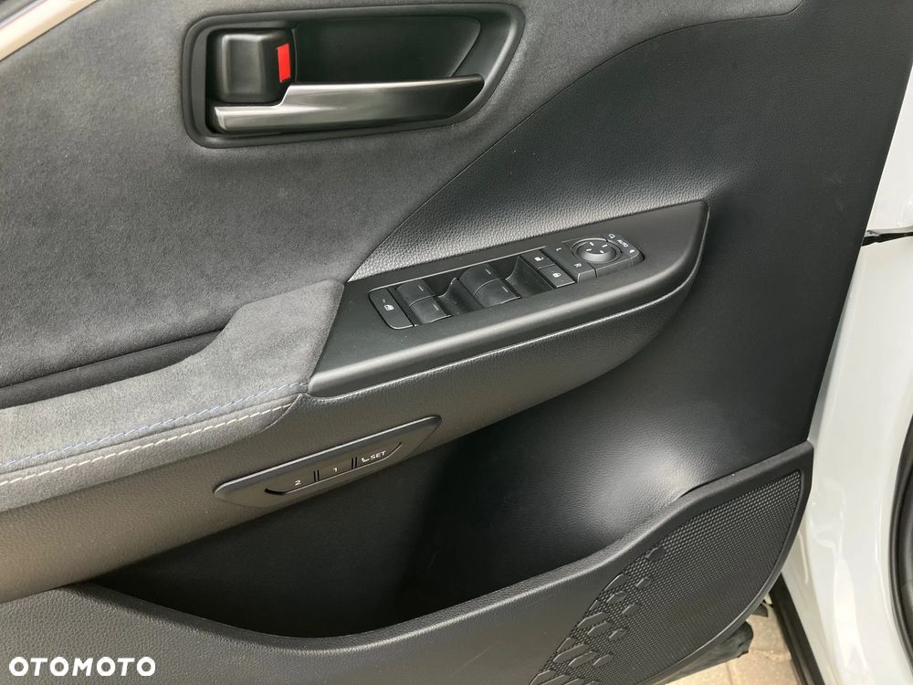 Toyota C-HR 2.0 PHEV Dynamic Force Executive - 33