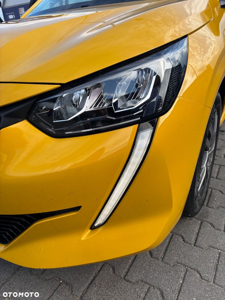 Peugeot 208 - 12