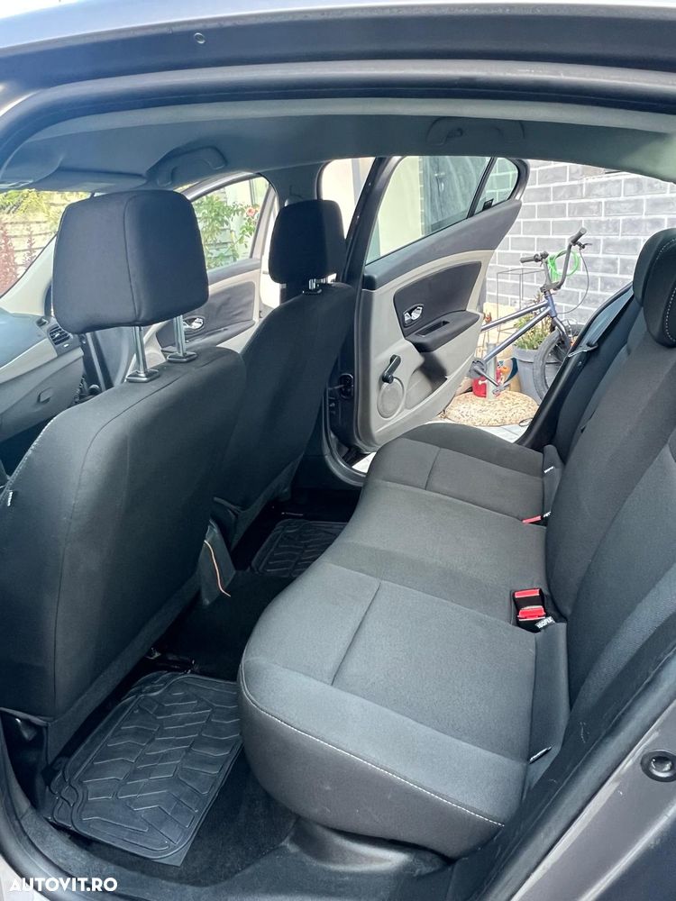 Renault Fluence 1.6 Authentique - 10