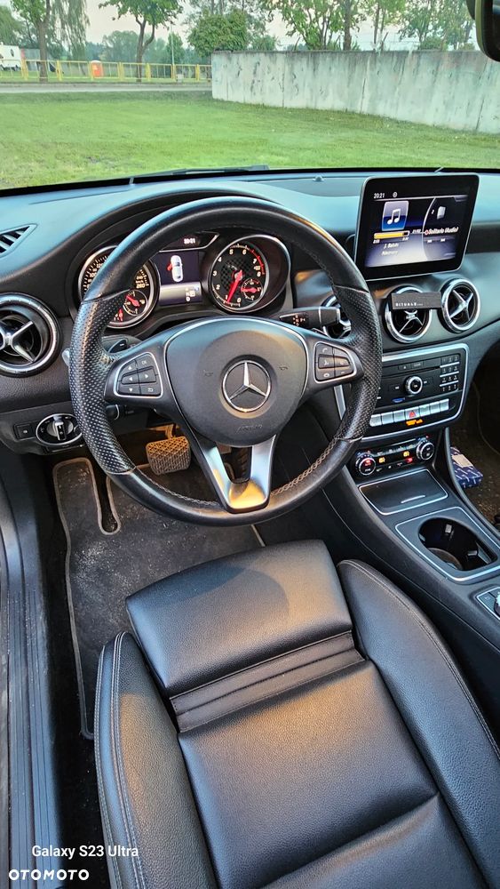 Mercedes-Benz CLA 250 7G-DCT AMG Line - 11