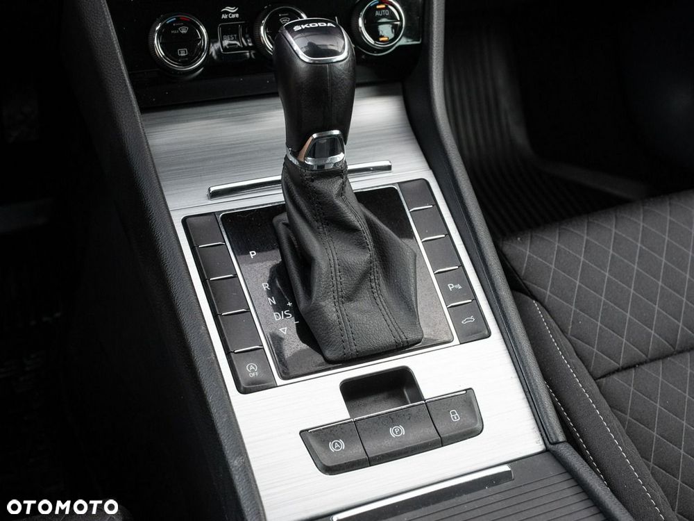 Skoda Superb 2.0 TDI Ambition DSG - 17